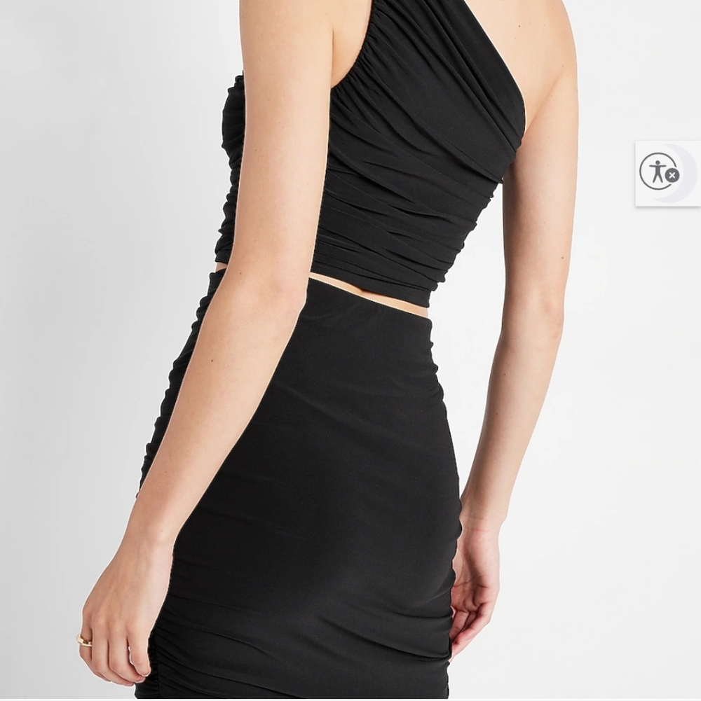 Fitted One Shoulder Ruched Cropped Tank- Express - Picture 2 of 3